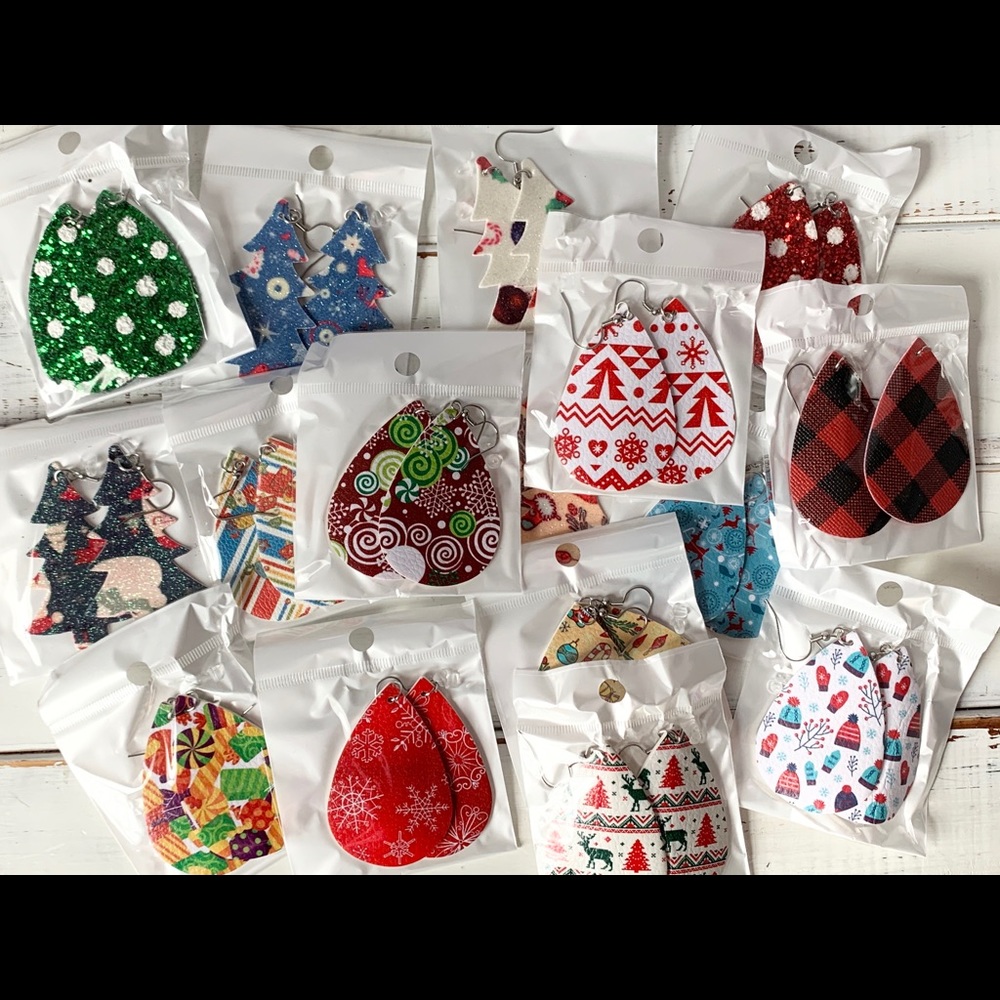 15 pairs of earrings - holiday themed